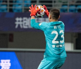 开云体育app下载地址-吴亚轲两送空门被换下 亚泰球迷：这集我去年看过