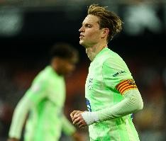 每体：德容、莱万回归巴萨训练，费兰对莱万特可能首发