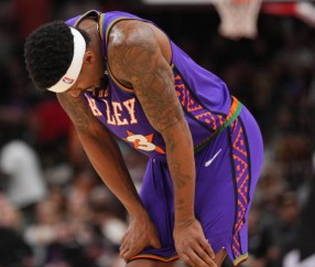 篮球比赛只得1分不容易！比尔复出之战30分钟7中0