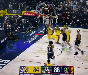 开云体育app下载链接-詹姆斯上篮遭布朗切臂未吹罚引争议|胳膊|湖人|掘金|詹姆斯·布朗|体育赛事讨论_新浪体育_新浪新闻