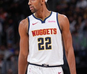 开云体育app官网下载地址-内线支柱！纳吉全场12投4中&amp;罚球2中2 得到11分12板2助2帽