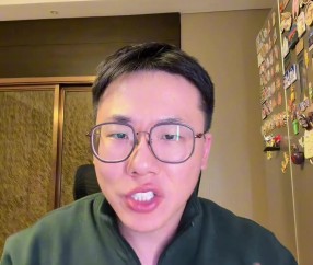 开云体育app下载链接-解说：ESPN长文的主题是揭露巴斯家族内斗 其中提到詹姆斯的就5%